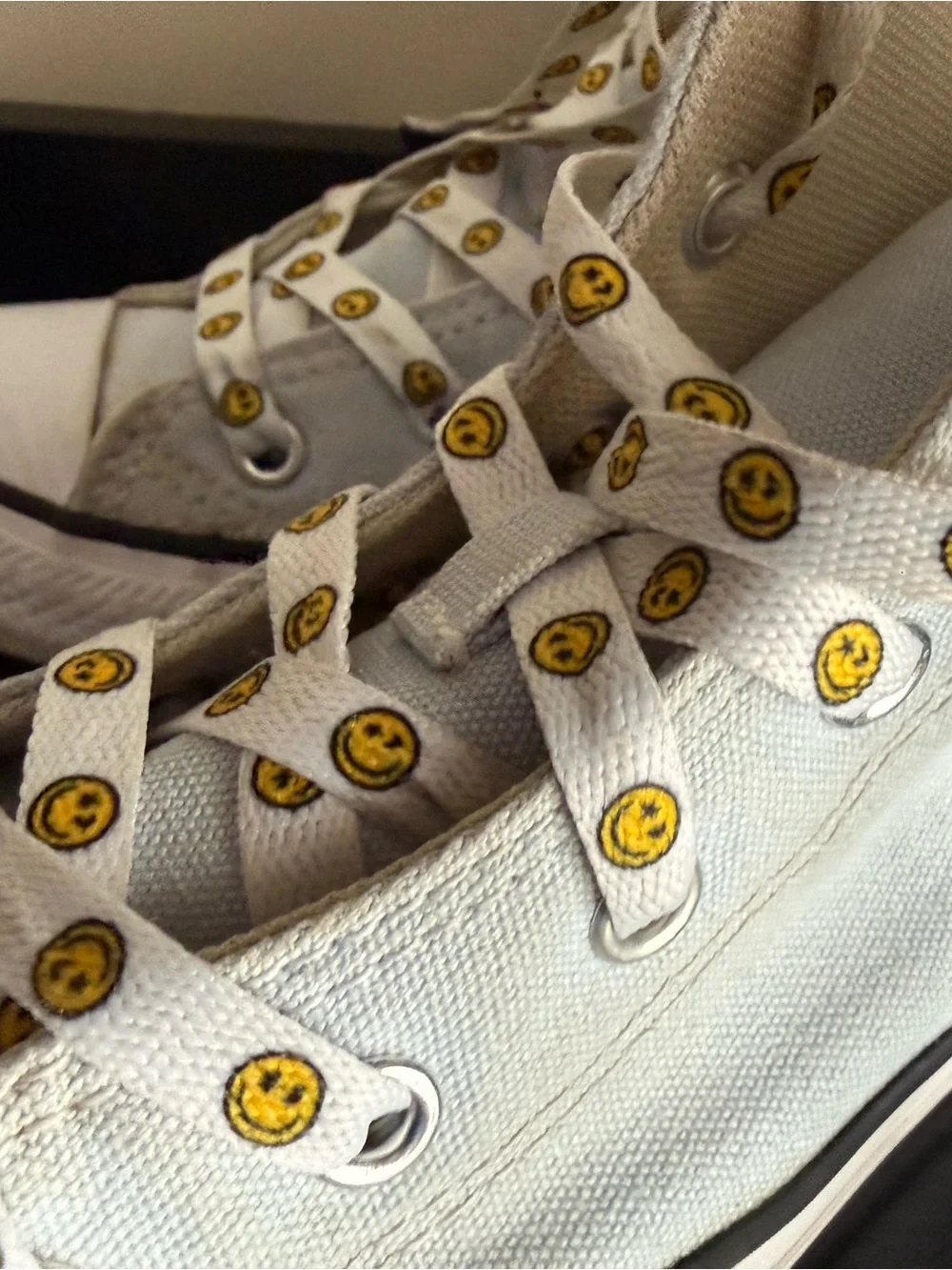 Converse Chuck Taylor High Top Pale Blue / Smiley Face Laces Youth Size 1 ⭐